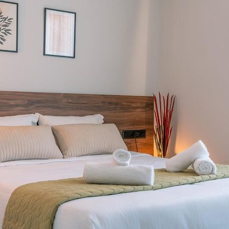 Brand New Suites In City Center Heraklion  Bagian luar foto
