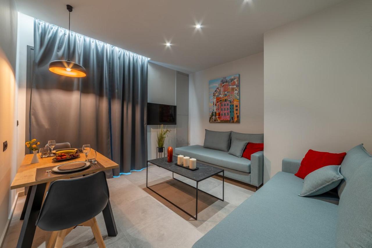 Brand New Suites In City Center Heraklion  Bagian luar foto